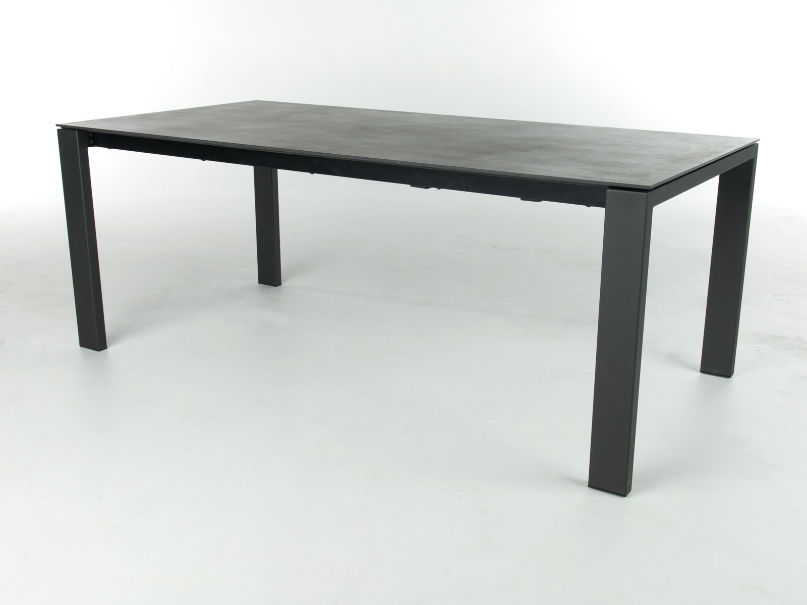 Bert Plantagie Cervo uitschuiftafel Dekton