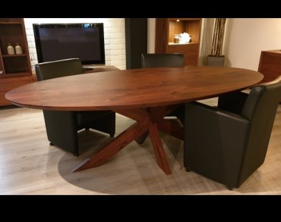 Lotus Venuz ovale eettafel