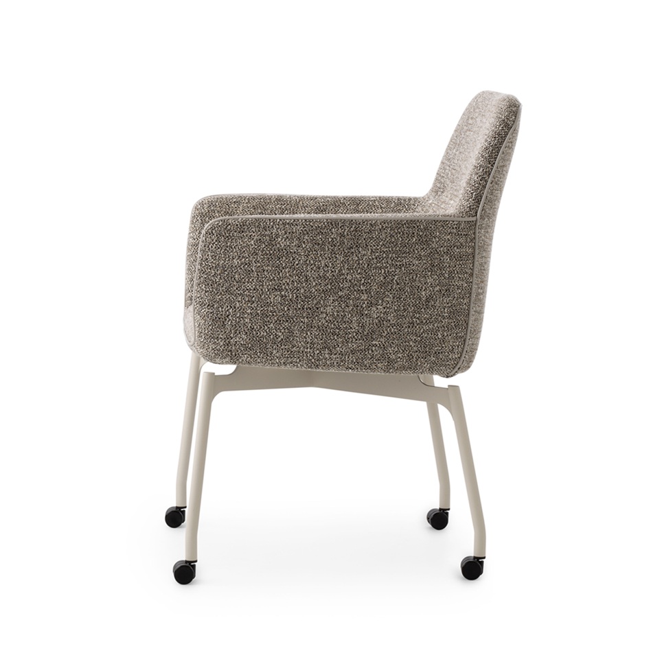 Leolux Gyon eetkamerfauteuil stof