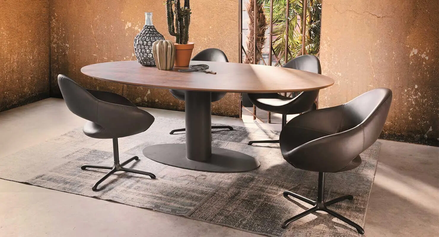 Metaform Orfis oval table | Hoogebeen Interieur