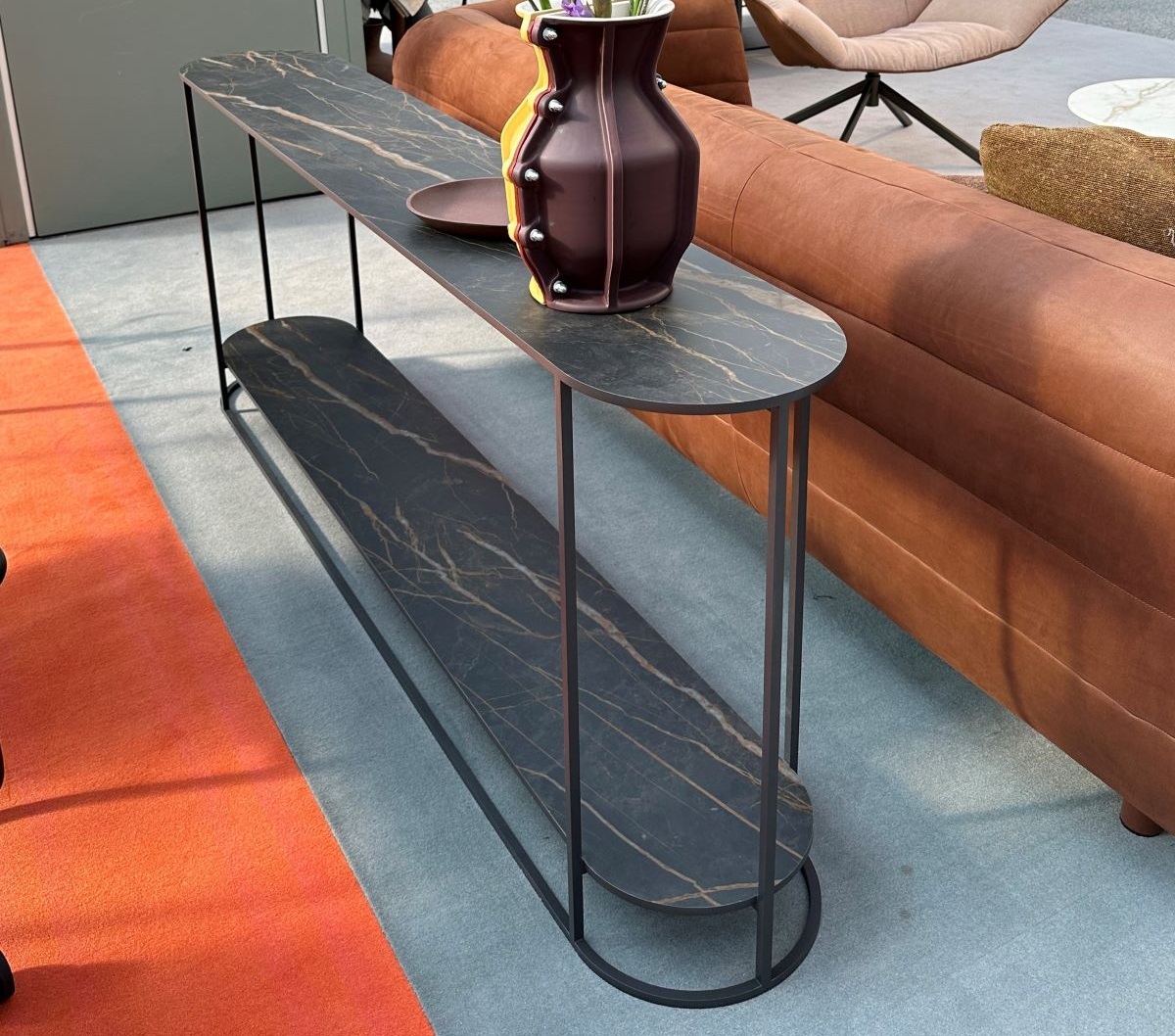 Metaform Curves sidetable