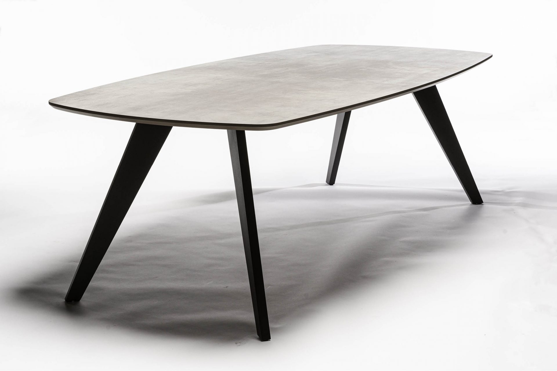 Metaform Space eettafel keramiek