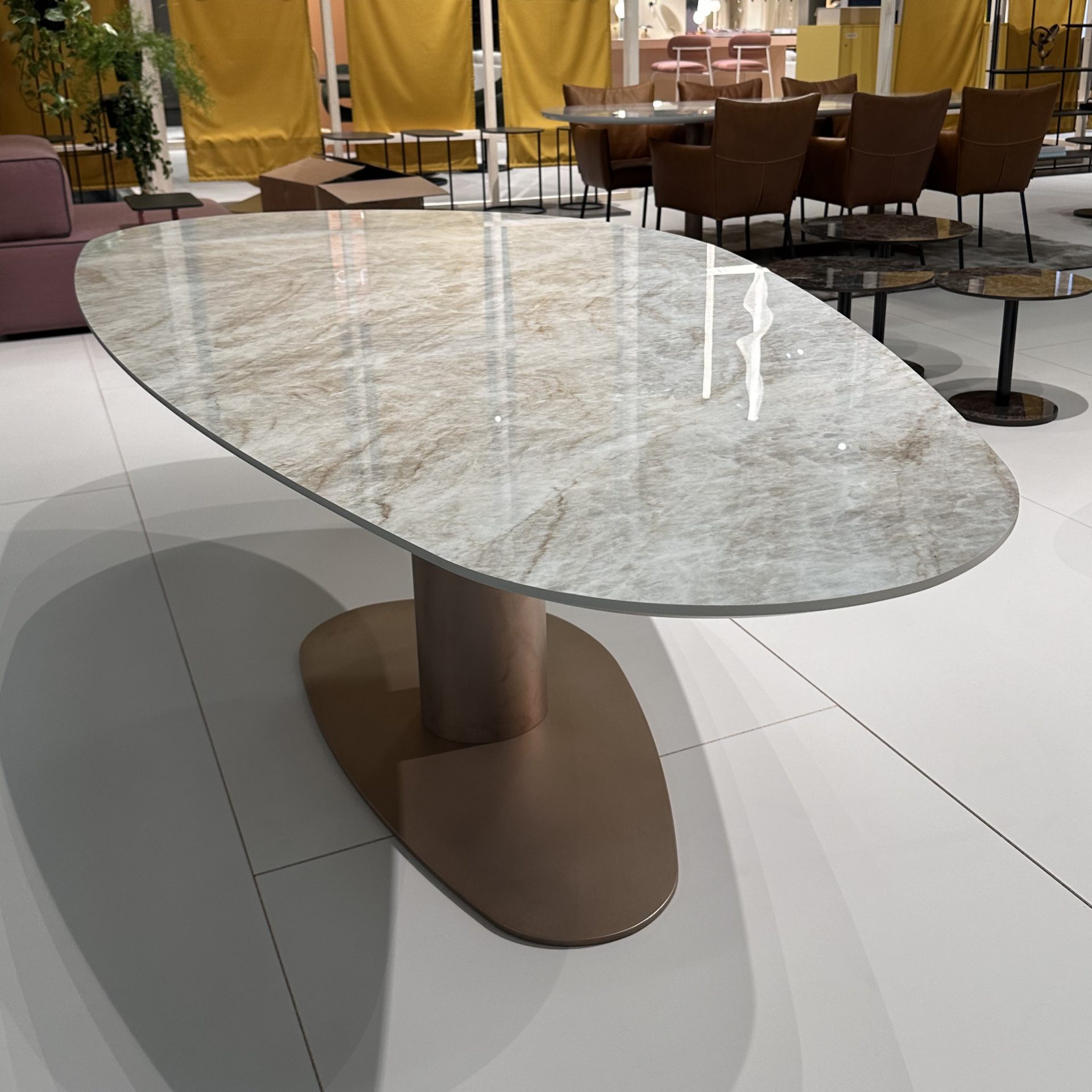 Metaform Orfis kiezel eettafel