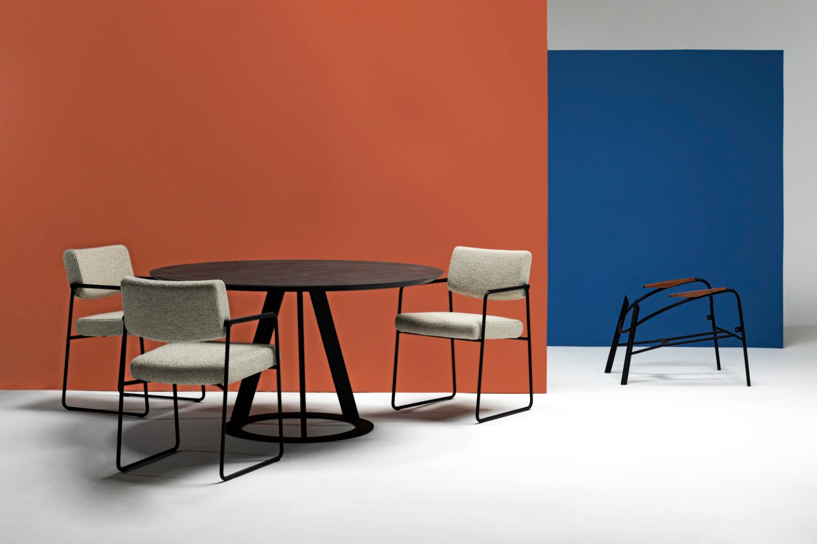 Harvink stoelen en tafel | Hoogebeen Interieur