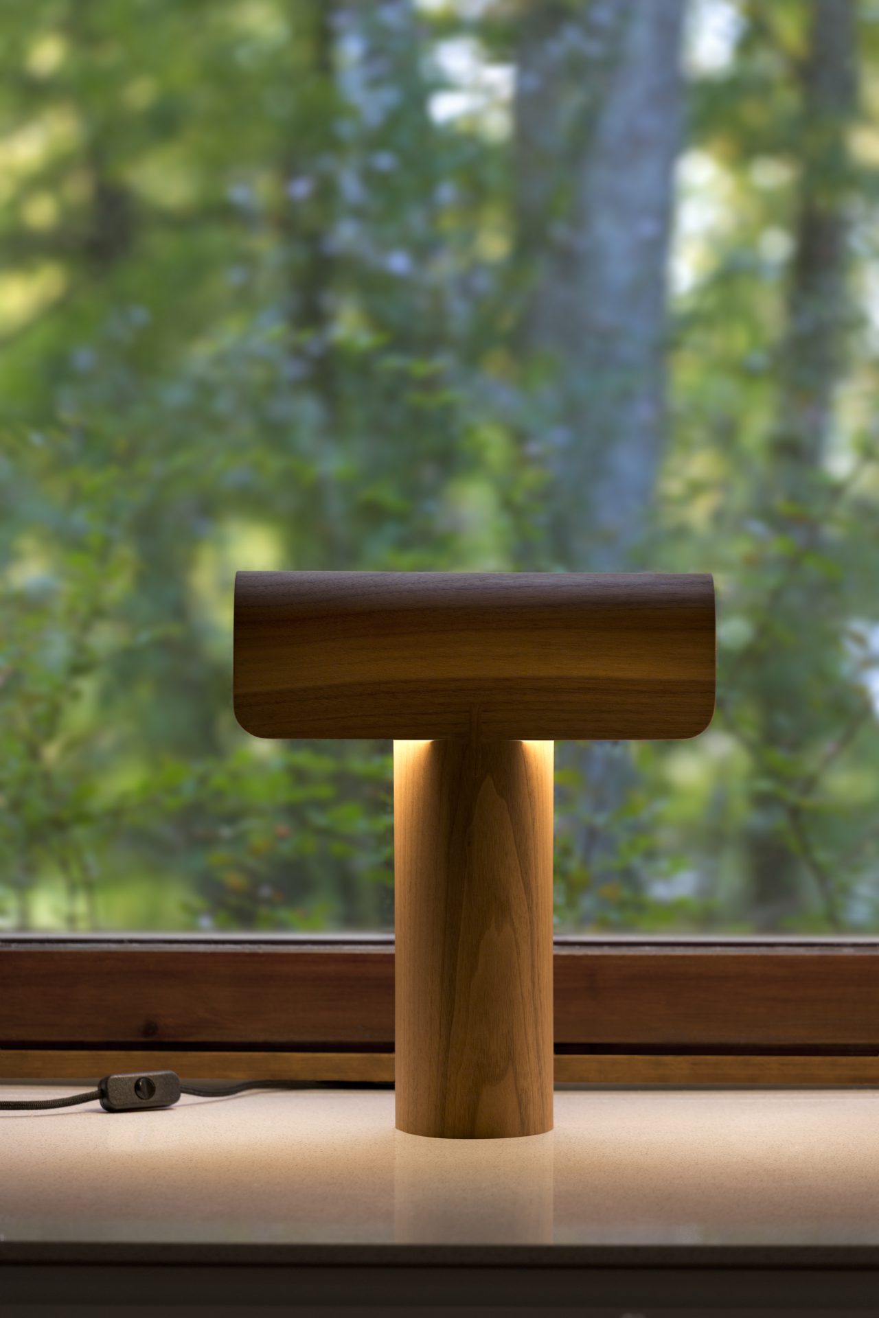 Secto Design tafellamp 8020 Teelo walnoot