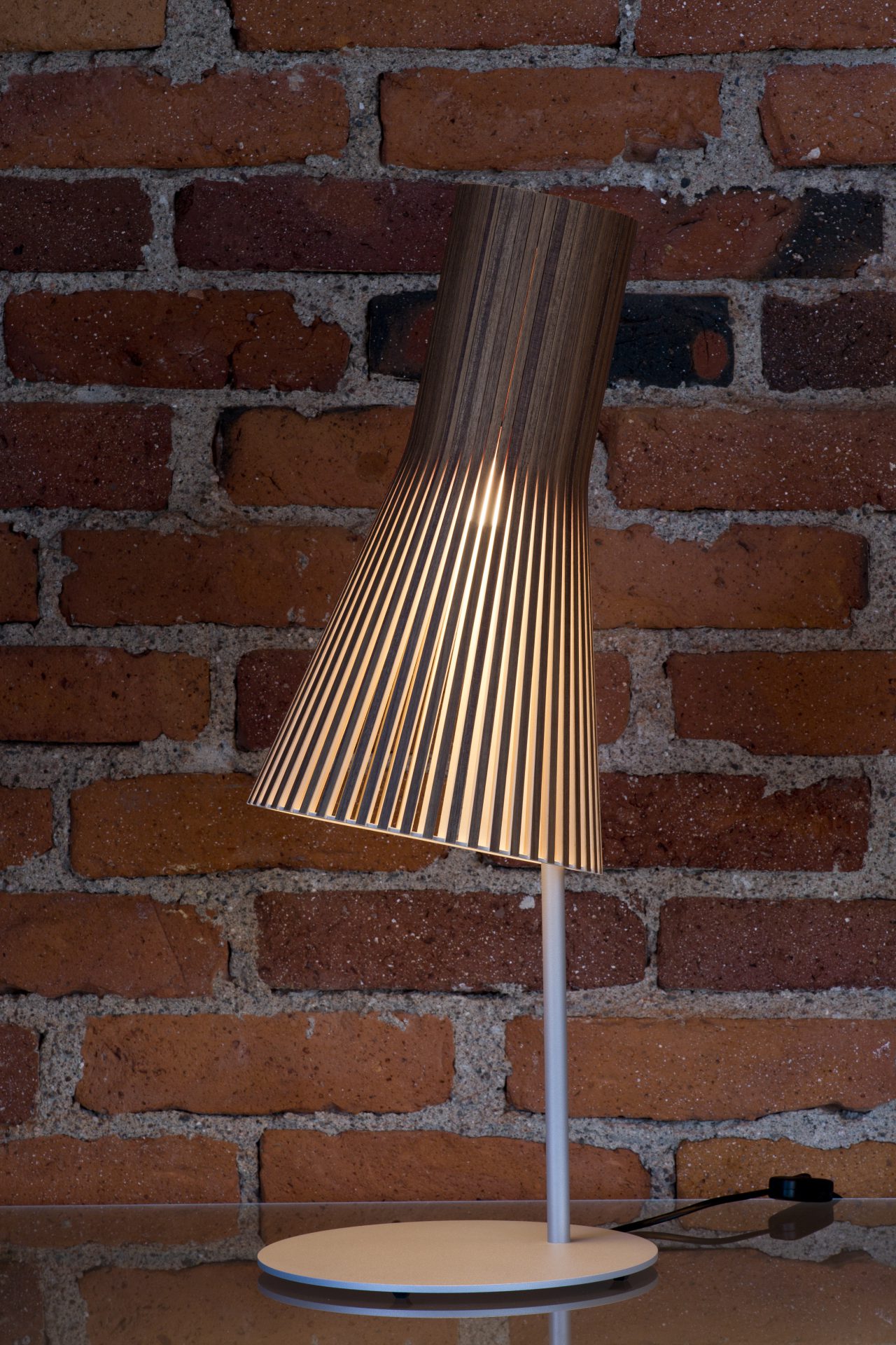 Secto Design tafellamp 4220 walnoot