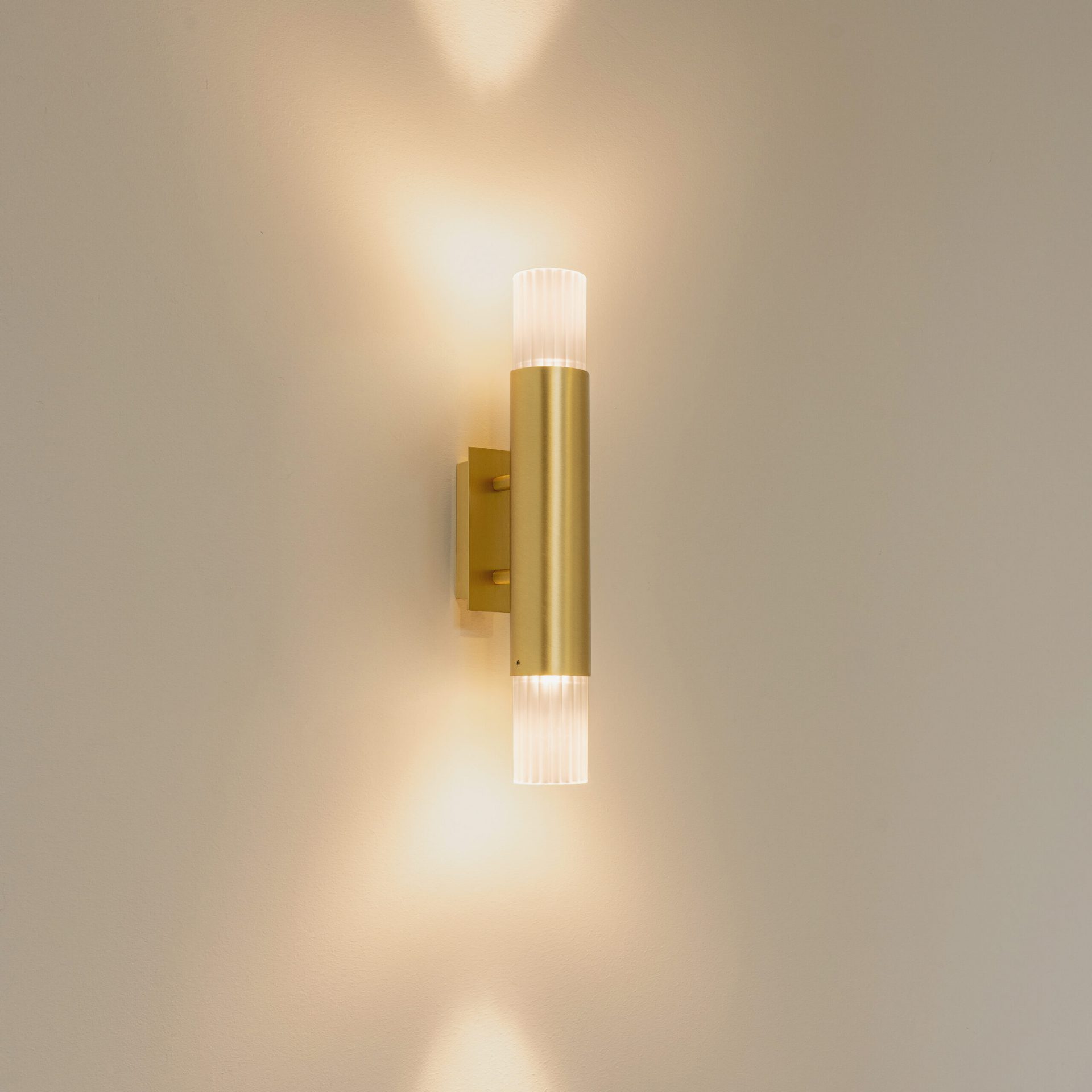 Embrace W1+1 wandlamp Satin brass