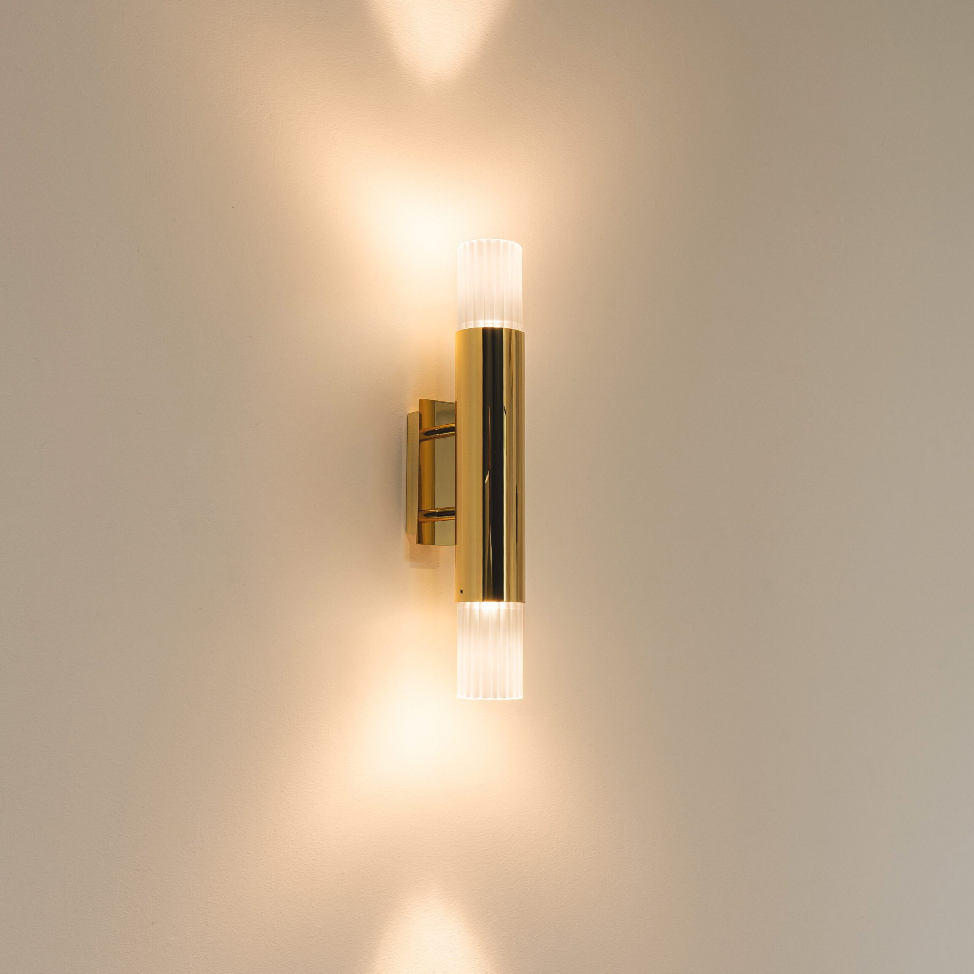 Embrace W1+1 wandlamp brilliant brass
