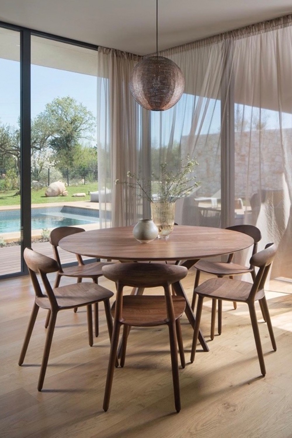 Artisan design Lakri eettafel in eetkamer | Hoogebeen Interieur