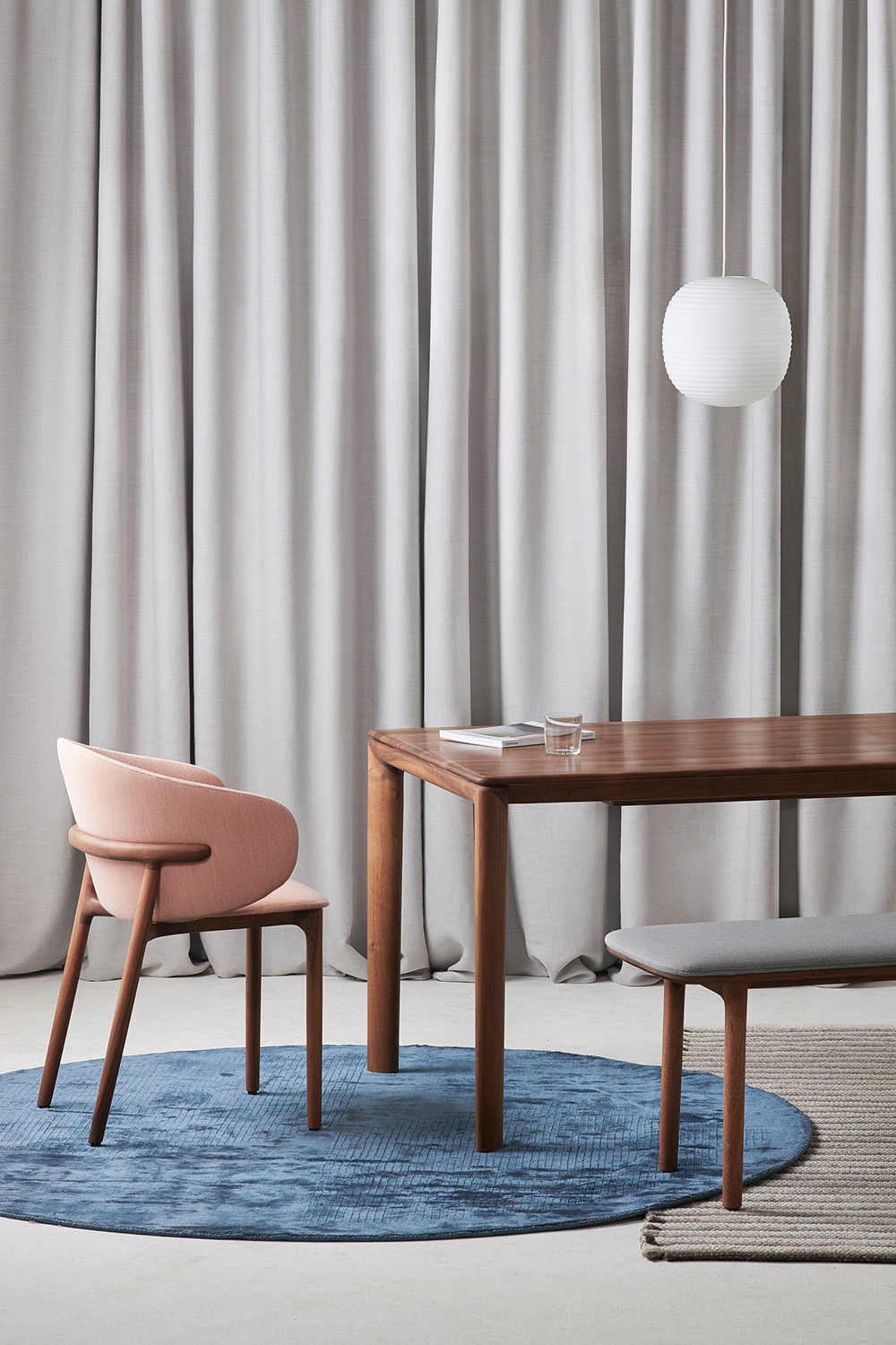 Artisan Mela eetkamerstoel aan eettafel