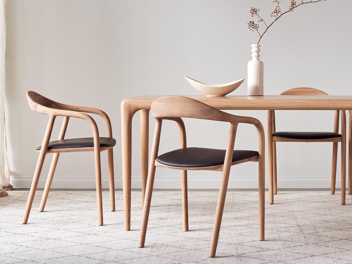 Artisan design Neva chair leren zitting