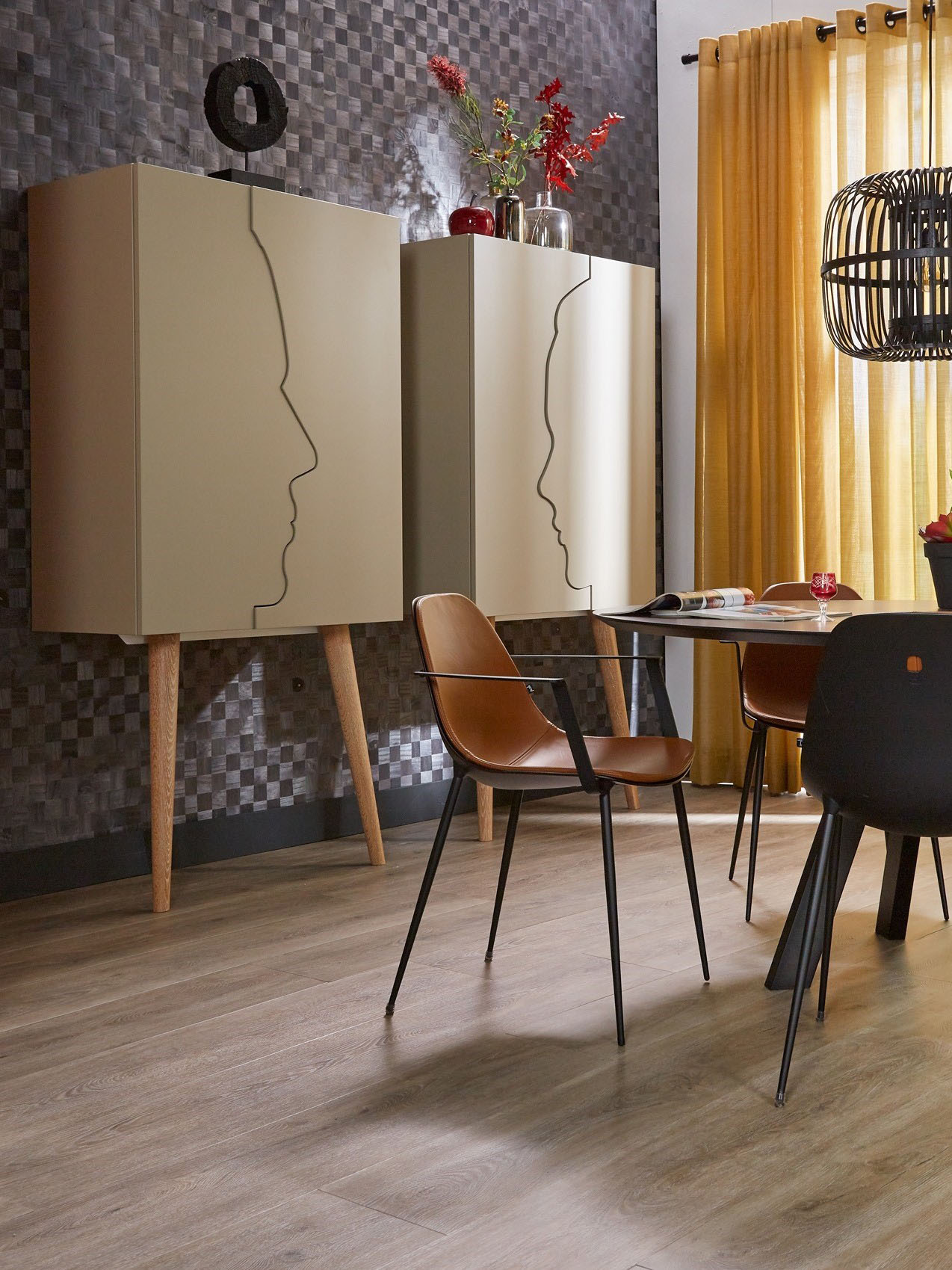 Castelijn kast met contour gezicht