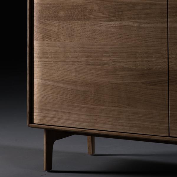 Artisan Invito highboard 15 cm hoge poten Artisan Invito highboard 15 cm hoge poten