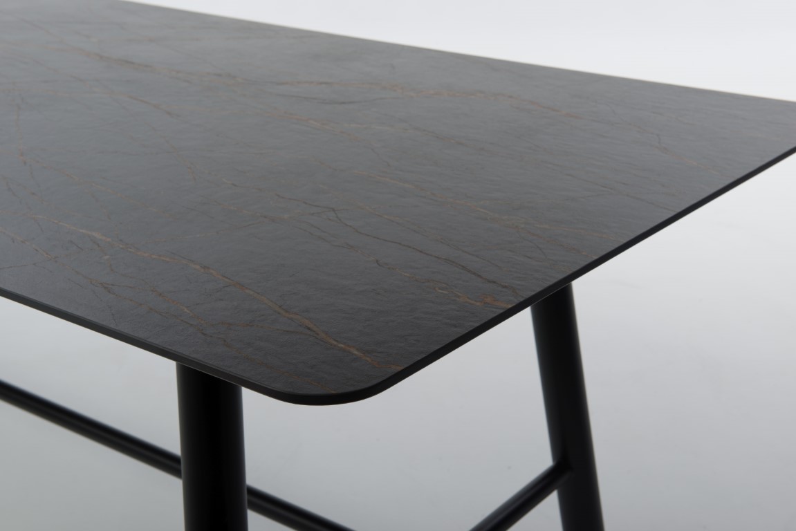 Bert Plantage Tane bartafel met een dekton tafelblad Bert Plantage Tane bartafel