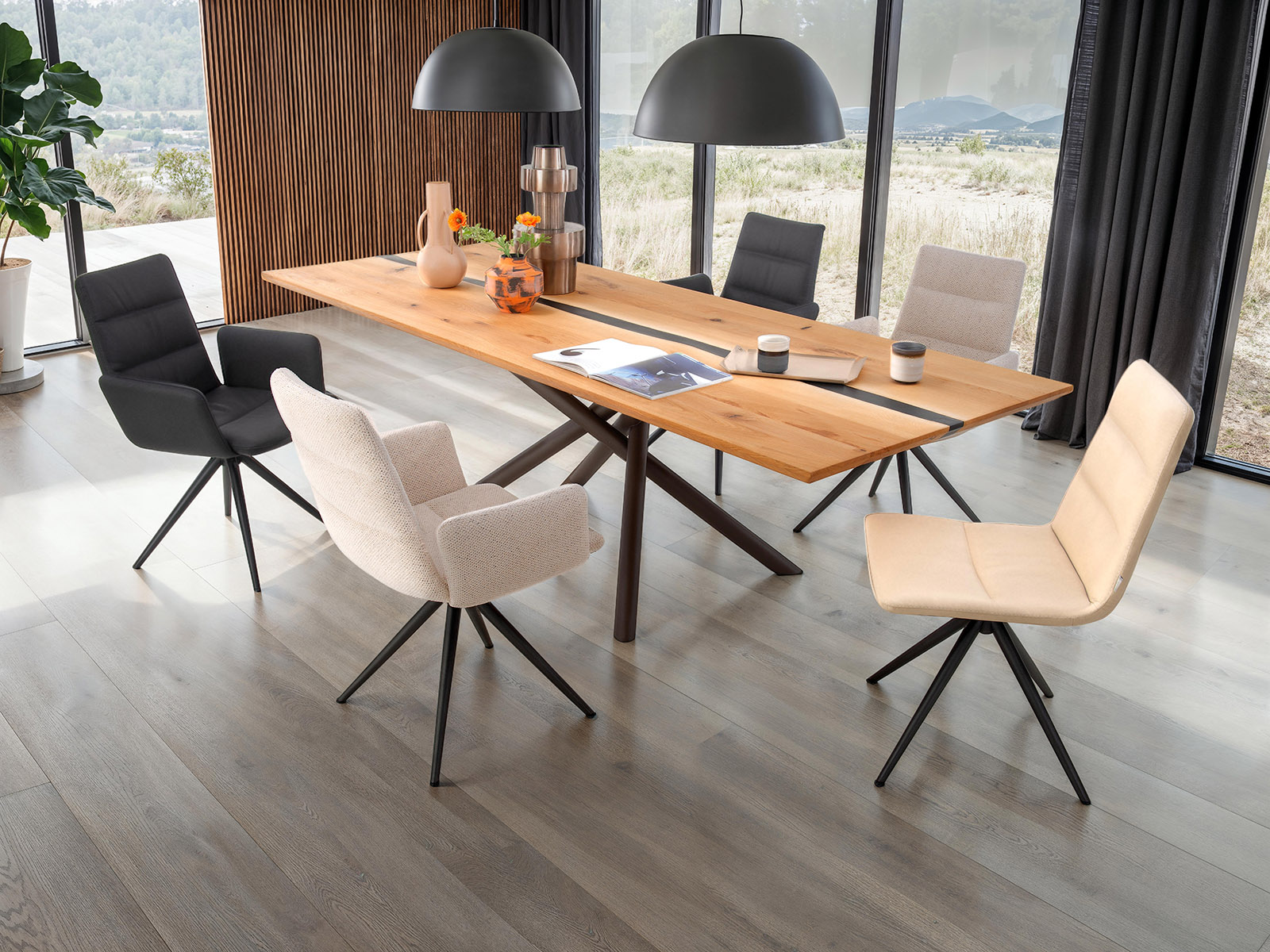 Bert Plantagie Maas eettafel met epoxy-rivier in antraciet Bert Plantagie Maas eettafel met epoxy-rivier