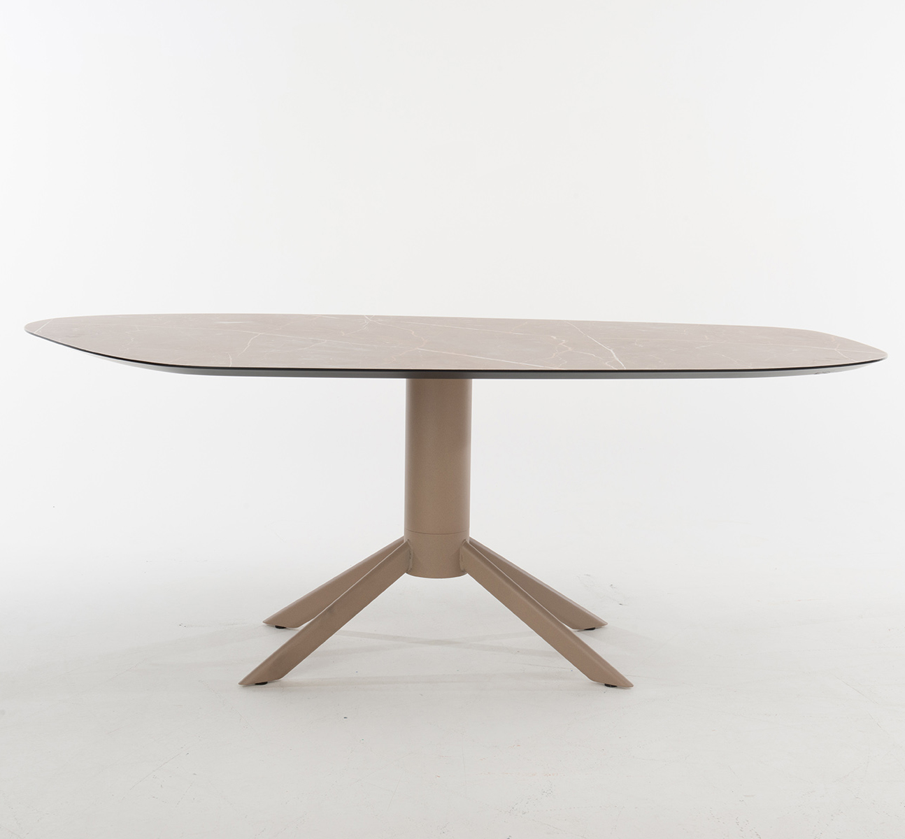 Bert Plantagie Maro eettafel