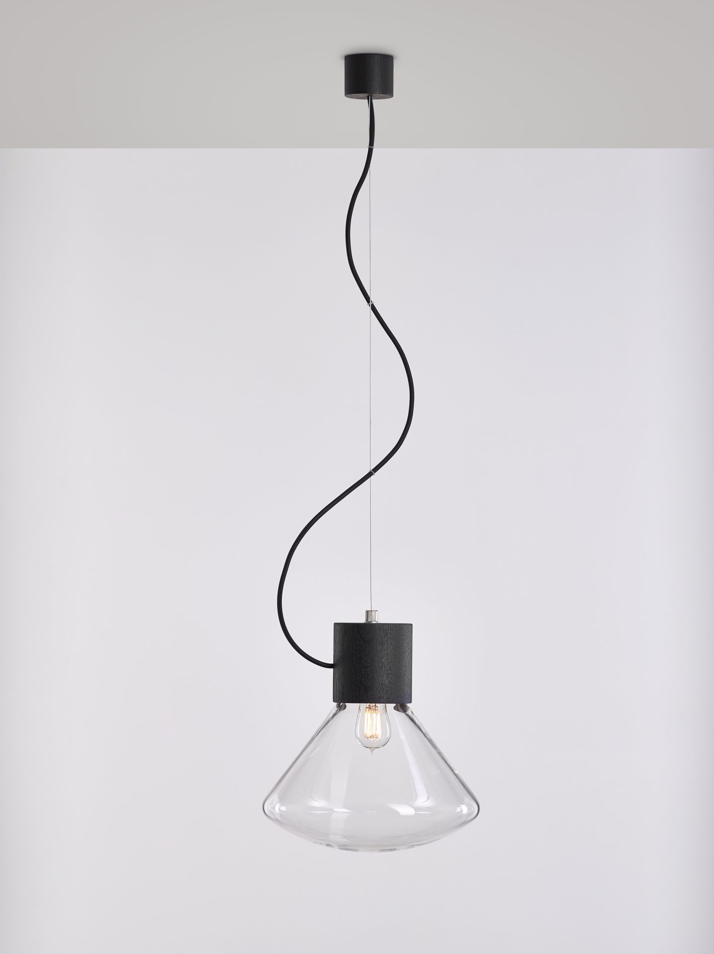 Muffins hanglamp Wood 07 glas transparant en Europees eiken zwart gebeitst afwerking Brokis Muffins hanglamp Wood 07