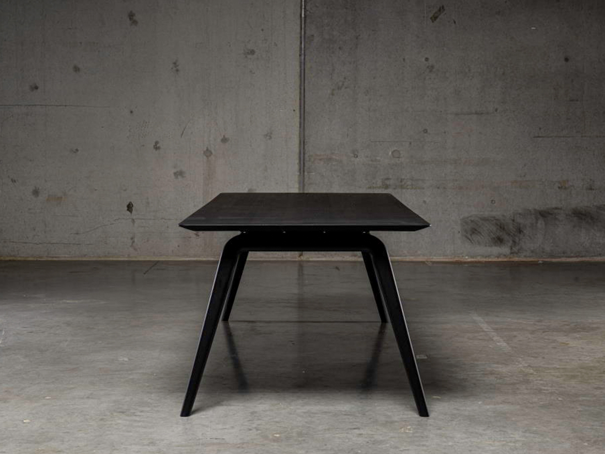Seuren Pitcher eettafel kleur zwart Seuren Pitcher eettafel